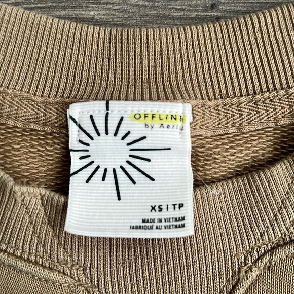 AERIE OFFLINE Throwback Cropped Crewneck Sweatshirt XS Oversized Tan Graphic 90s - Picture 2 of 11